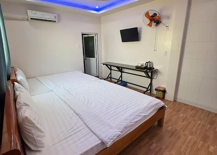 Trung Hieu Hotel - Ben Canh Mieu Ba Chua Xu