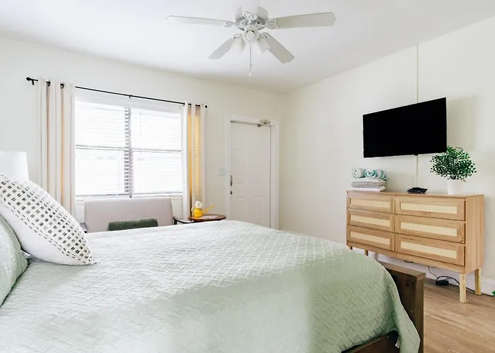 Cozy Private Studio 2 Blocks From Pompano Beach