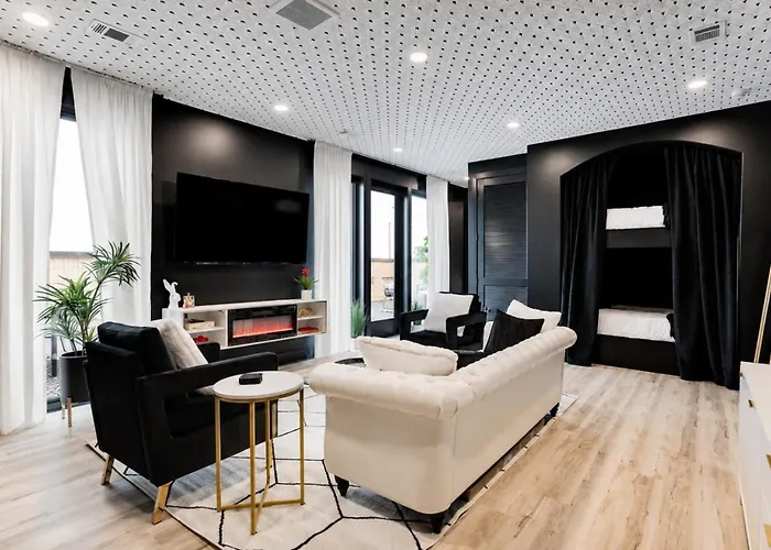 Top Floor Neo Suite, Walk To Broadway & Views