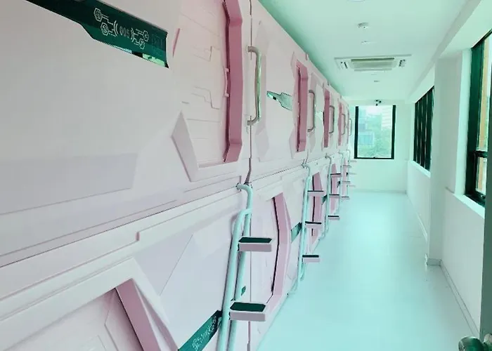 SPOT ON 89900 Jesselton Capsule Inn