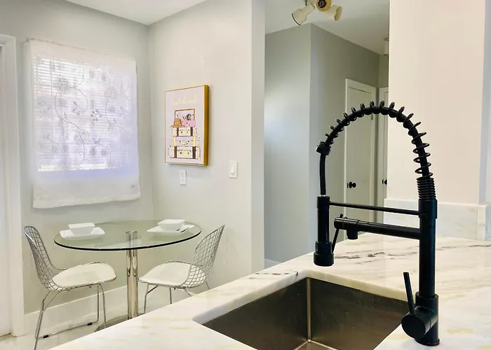 Stylish 1Br 2Ba Condo 1Block To Aventura Mall