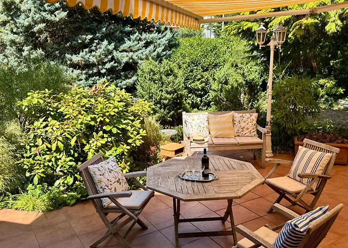 Inge's Arthouse&Gardenlounge, bei Messe Frankfurt