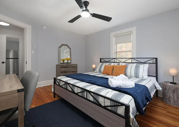 Renovated Modern 2Br Upper Level Flat Walk To Restaurants-Min To Dukedthosp