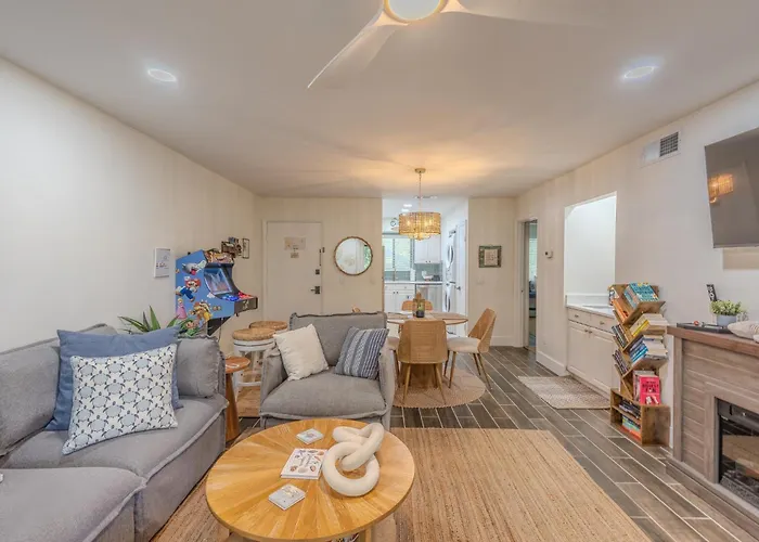 Completely Remodeled Condo, Walk To Beach, Arcade, Pool!