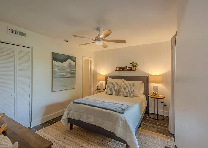 Completely Remodeled Condo, Walk To Beach, Arcade, Pool!