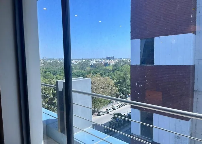 Hotel Signature Grand New Delhi