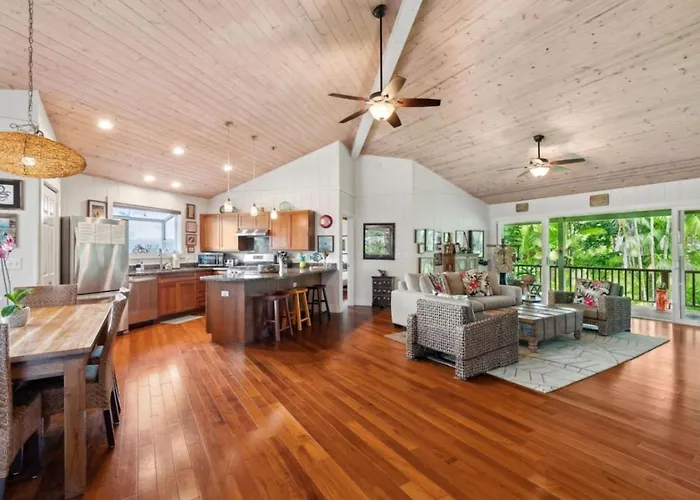 4 Bd Walk To Shops Restaurants And Beach