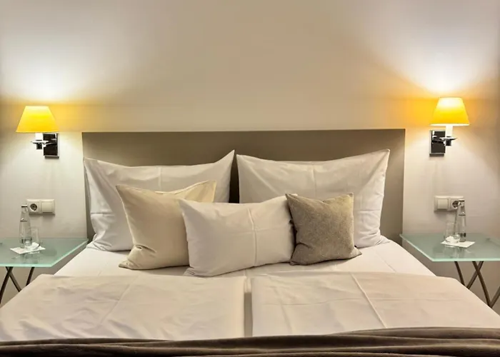 Plaza Rooms & Studios