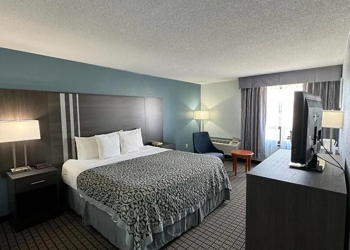 Rockfalls Inn & Suite