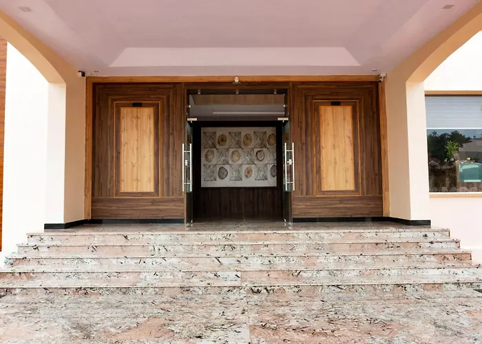 Treebo Premium Royal Amar With Mountain View And Swimming Pool
