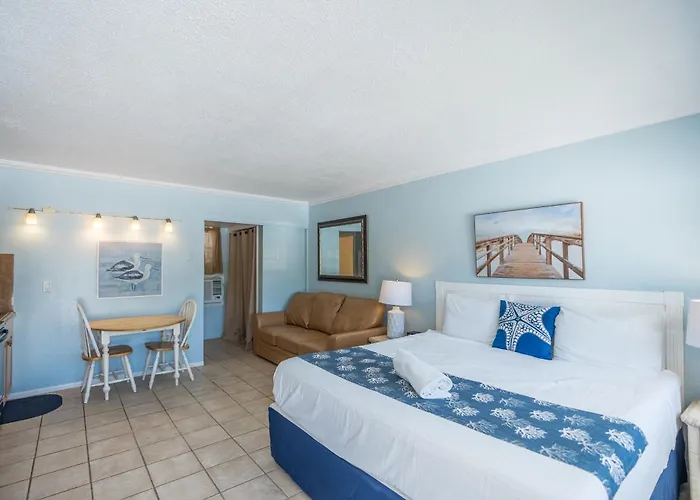 A Tropical Breeze Beach Club - Anna Maria Island