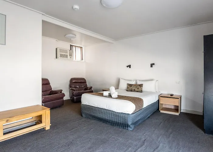 Prince Of Wales Hotel Motel