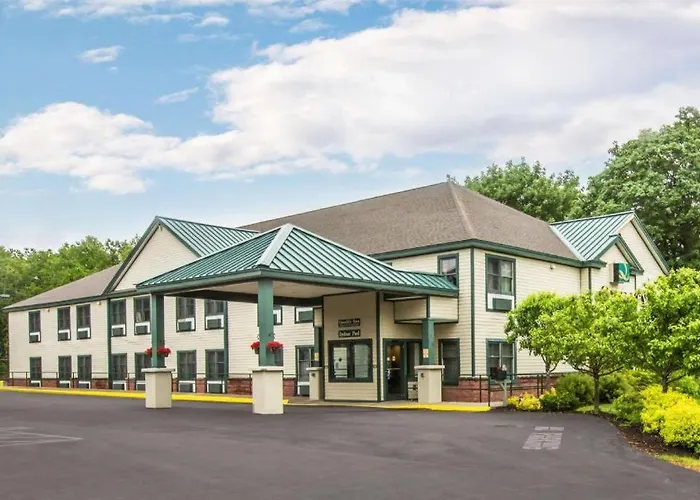 Hotel Glens Falls / Lake George