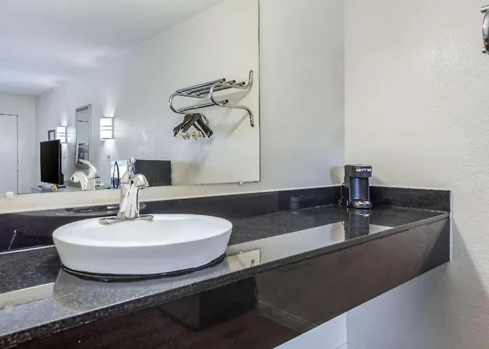 Quality Inn & Suites Columbus West