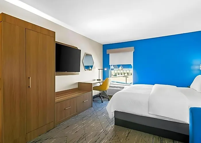 Holiday Inn Express & Suites Joplin Southeast
