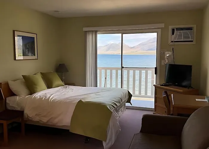 Suite 18 Green Gables Resort Lake View Retreat