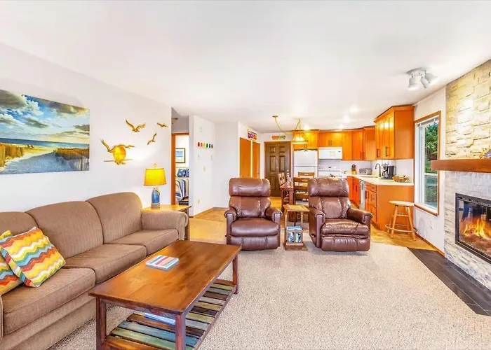 Hi-Tide Resort Queen Bed Unit 12