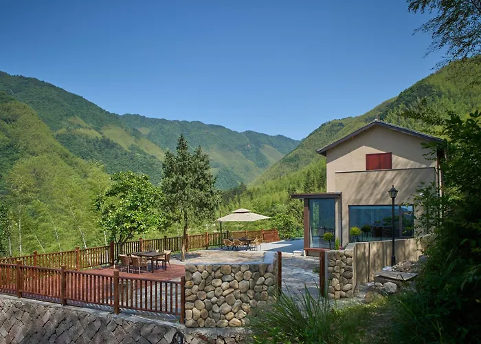 Quzhou Rixi Mountain Middle Homestay