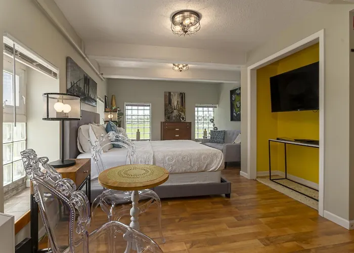 Industrial Loft, Walk To Campus