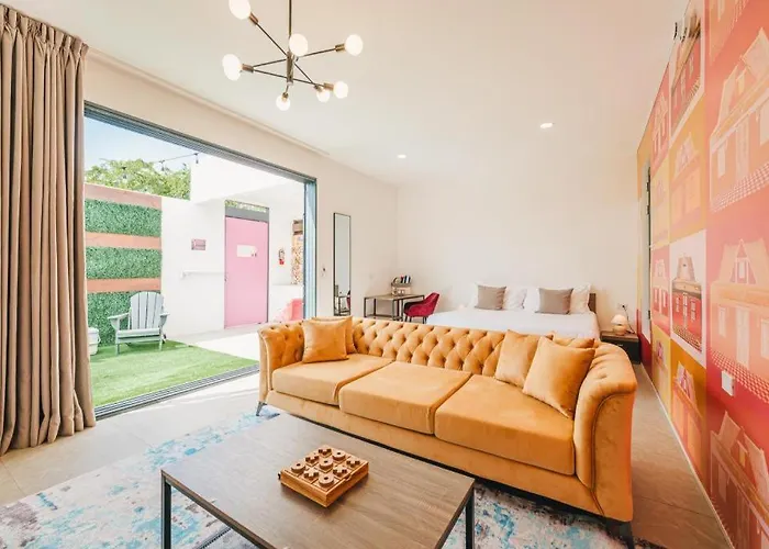 Privada Stays - Private Pools & Colorful-Chic Boutique Hotel