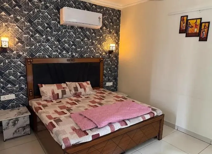 Laxna Guest House