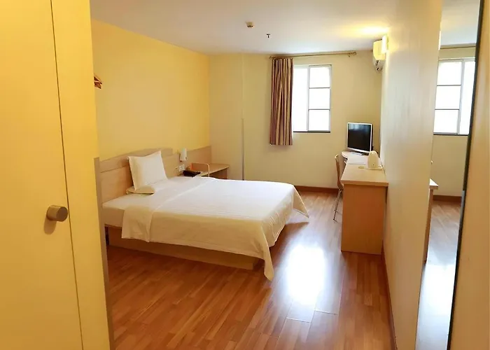 7 Days Inn Zhenjiang Railway Station