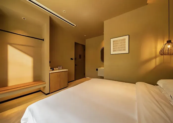 Qinxiang Pavilion Hotel