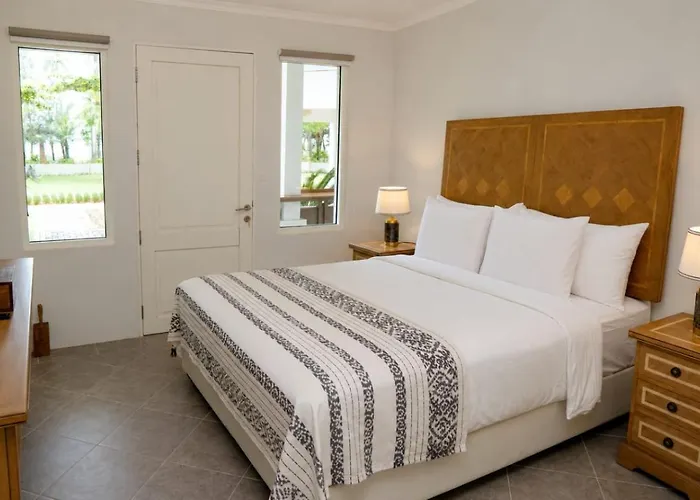 Amandalay Hotel & Villas