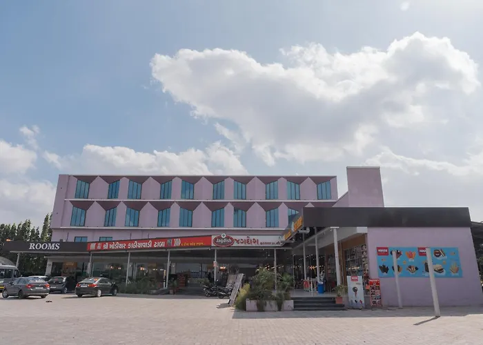 Hotel Rangoli - 10 Min From Palsana Chowk