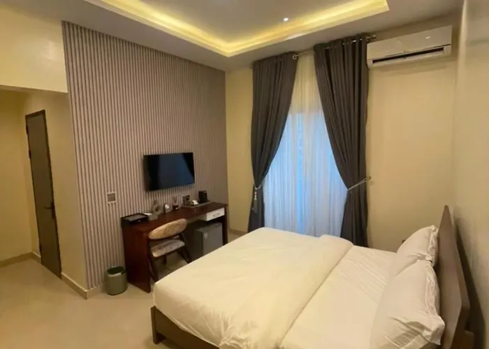 Degrams Hotel And Suites