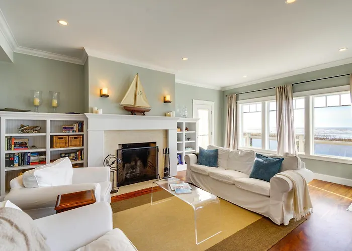 4Br/4Ba Beachfront Retreat With Hot Tub And Sauna