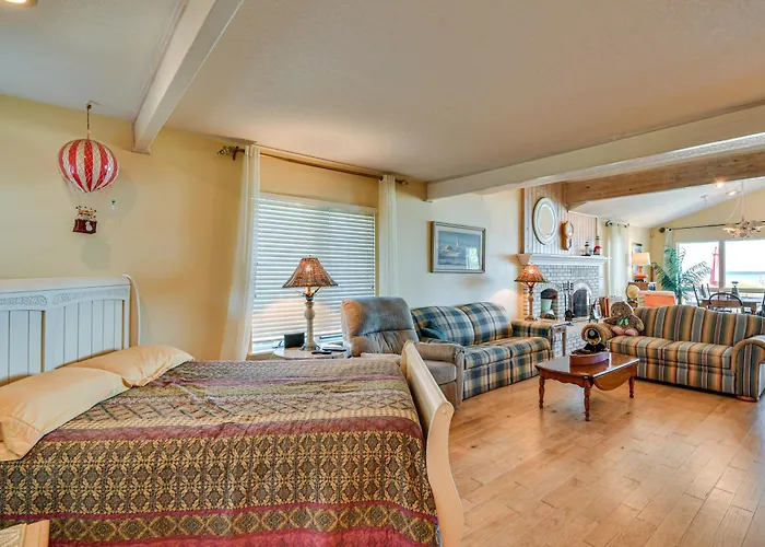 Beachfront Lake Huron Home! Hike, Tube & Unwind