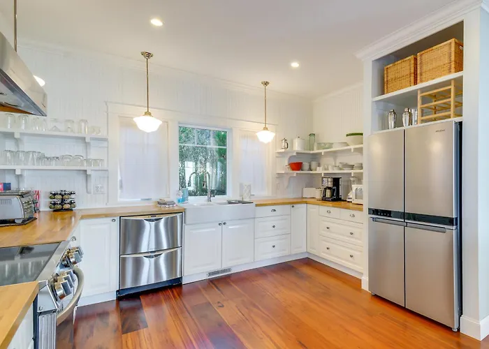 4Br/4Ba Beachfront Retreat With Hot Tub And Sauna