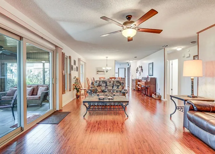 Lakefront Frostproof Retreat With Private Beach