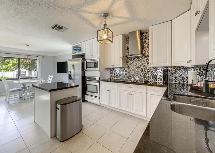 Walk To Water! Boynton Beach Gem W/ Backyard Oasis
