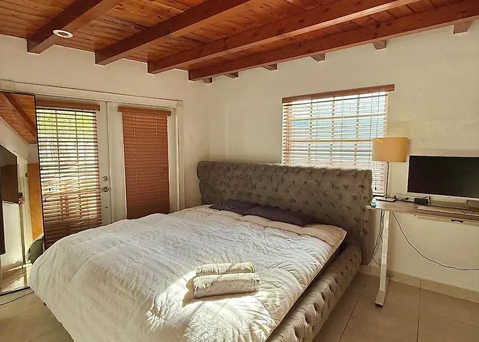 Gorgeous Guest Suite Beach House W Pool Bbq Close To Beach 1 Bed