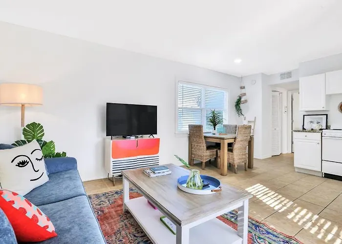 Freshly Remodeled Island Suite W Pool & Pet Friendly