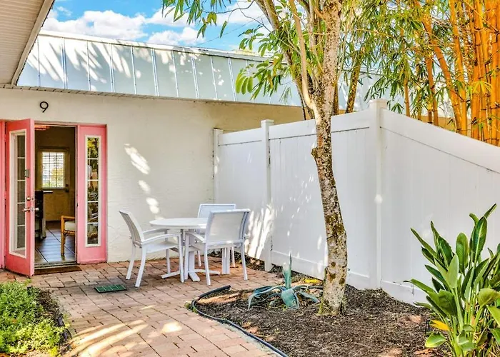 Freshly Remodeled Island Suite W Pool & Pet Friendly