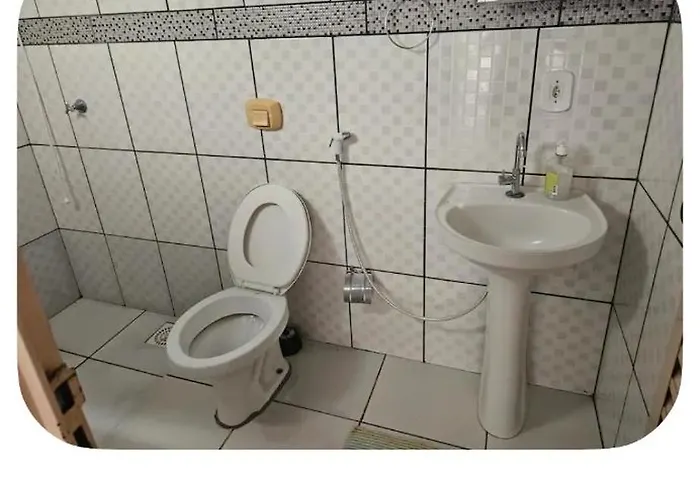 Kitnete 1 quarto prox UFMT para 2 ou mais pessoas