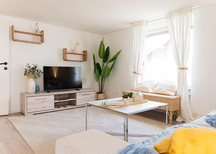 Beyond Cozy, Coastal Design, Balkon & Parkplatz