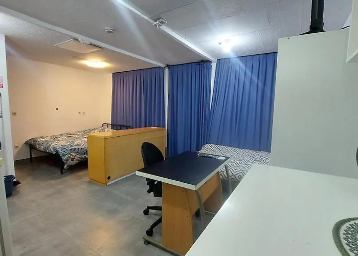 Cozy Studio Apartment With 2 Beds And Kitchen