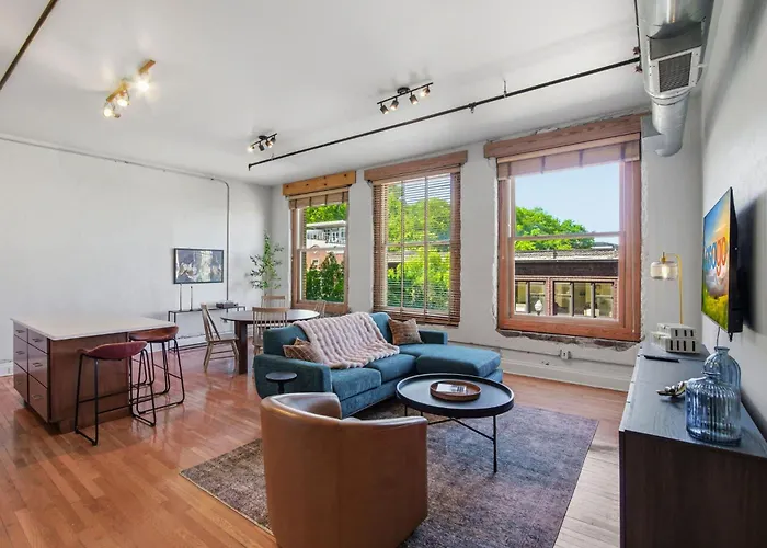 Historic Loft Sleeps 4 Near Downtown Knoxville