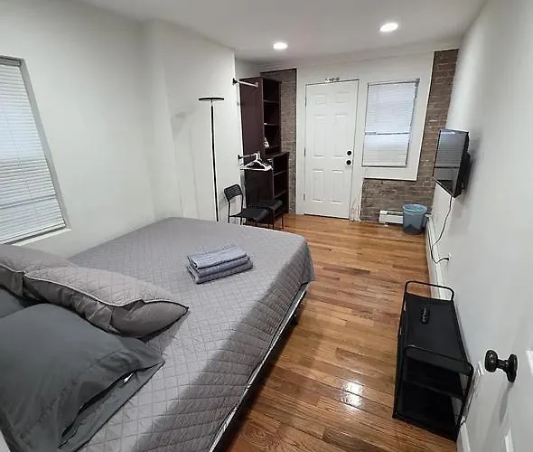 Two Bedroom Apt 15 Minutes To Nyc And 4 Minutes To Metlife Stadium