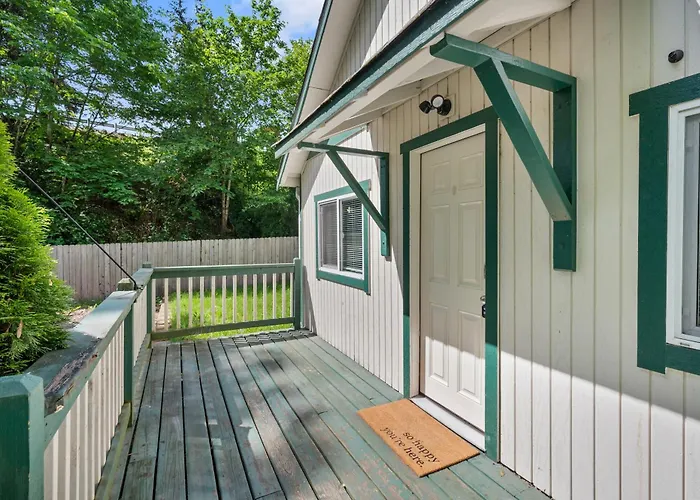 Cozy Bremerton Cottage With Loft With Attic Space