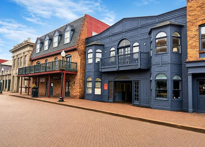 Main Street 2Br - Walk To Dining & Riverfront