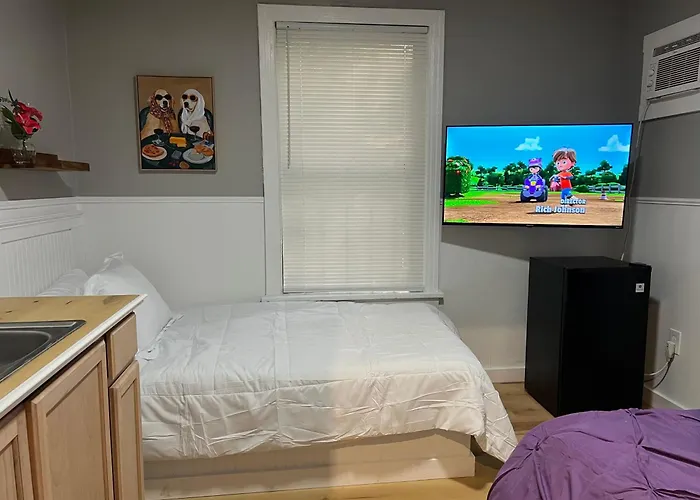 Taylor'S Cozy Little Apartment Pets Welcome Two Beds