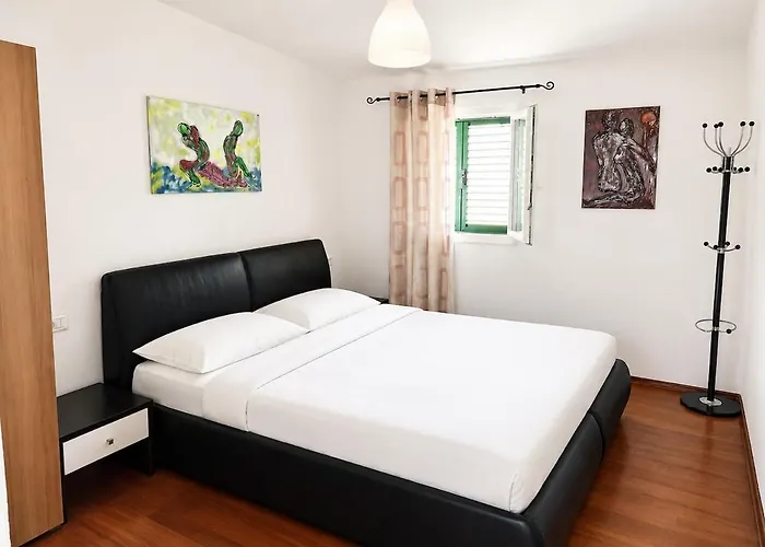 Villa Toma Zagvozd - 2 Apartments With A Pool