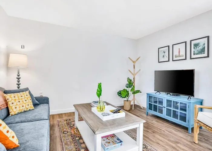Freshly Remodeled Island Suite W Pool & Pet Friendly