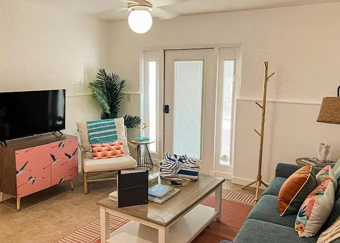 Freshly Remodeled Island Suite W Pool & Pet Friendly