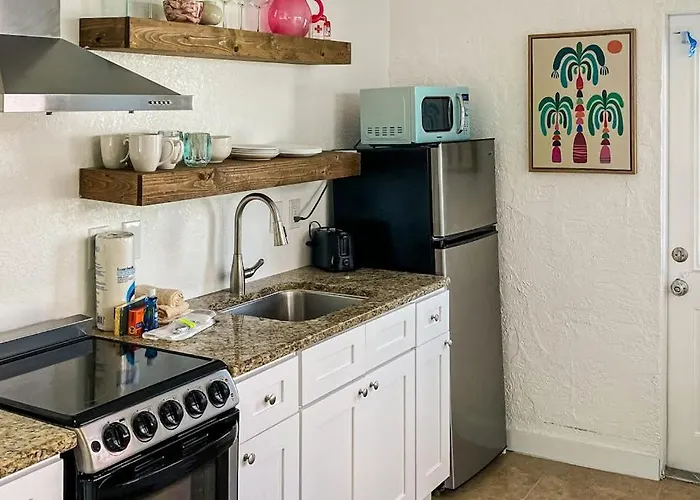 Freshly Remodeled Island Suite W Pool & Pet Friendly